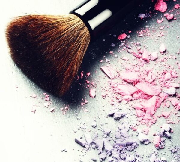 Make-up brush with crushed pink blusher